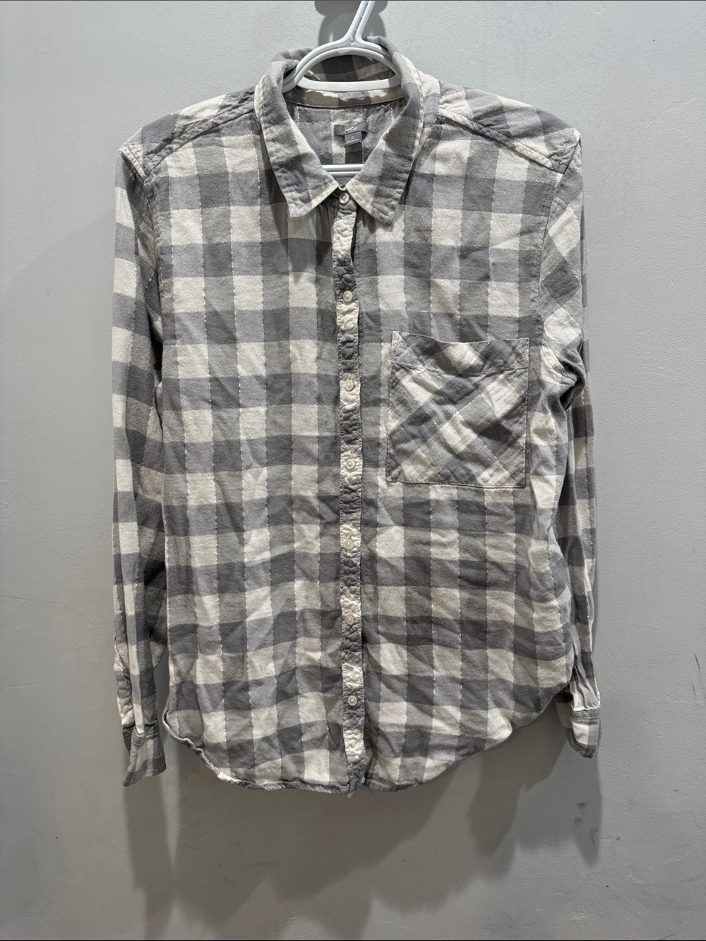 Aerie women size LARGE Gray and White Check Button-Down Shirt plaid fall outdoor